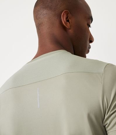 Remera Deportiva con Tecnología Dry e Detalles Reflectantes 6