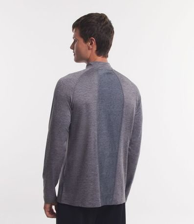 Remera Deportiva Térmica con Cremallera en el Cuello y Recortes 3