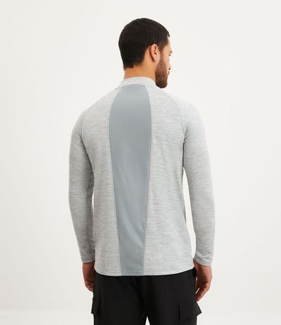 Remera Deportiva Térmica con Cremallera en el Cuello y Recortes 3