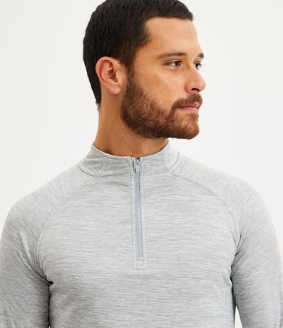 Remera Deportiva Térmica con Cremallera en el Cuello y Recortes 4