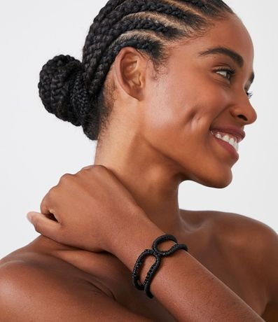 Pulsera Moderna en Macramé con Detalle de Metal 1