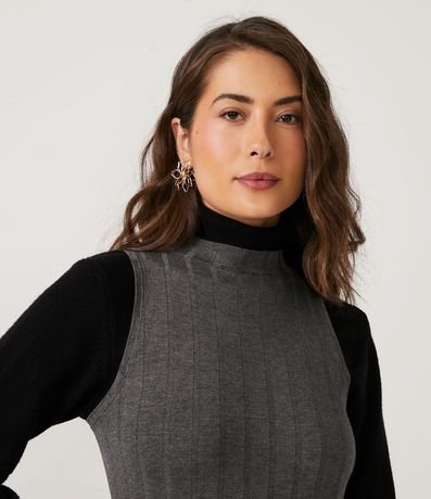 Vestido Midi en Viscosa con Cuello Alto Básico y Acanalado 4