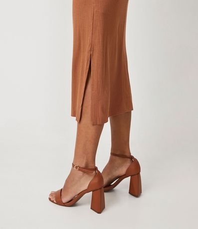 Vestido Midi en Viscosa Acanalada con Cuello Alto 5