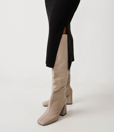 Vestido Midi en Viscosa Acanalada con Cuello Alto 6