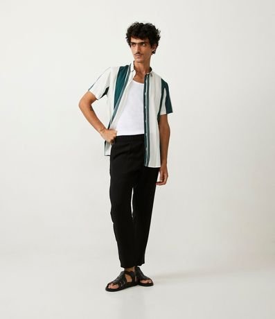 Pantalón Slim Cropped en Viscosa con Cintura Elástica y Pliegas Delanteras