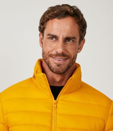 Campera Ultraliviana Básica en Poliamida con Cuello Alto 4