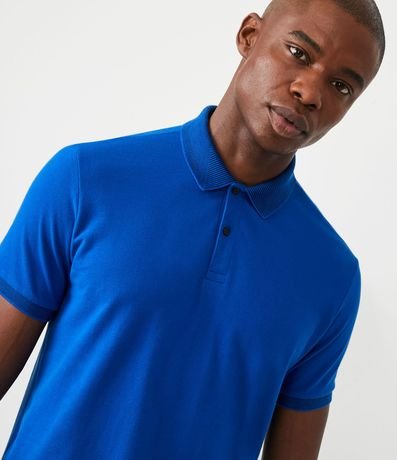 Polo Slim en Algodón con Botones y Detalles Contrastantes 4
