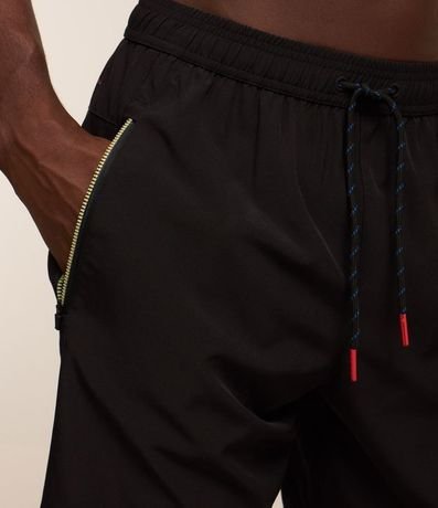 Bermuda Deportiva sin Estampado con Detalles de Colores 4