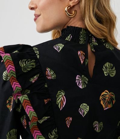 Blusa en Tricolina con Estampado de Hojas y Volado con Bordado 5