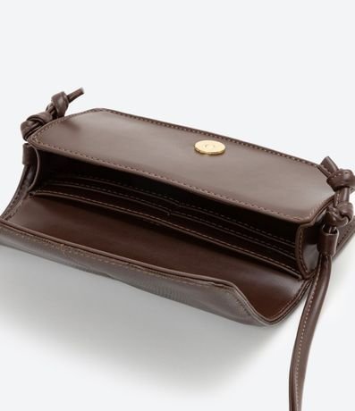 Billetera Sobre con Asa Transversal y Textura Croco 5