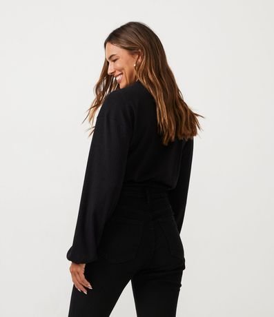 Blusa Cropped en RIbana con Cuello Alto y Manga Larga 3