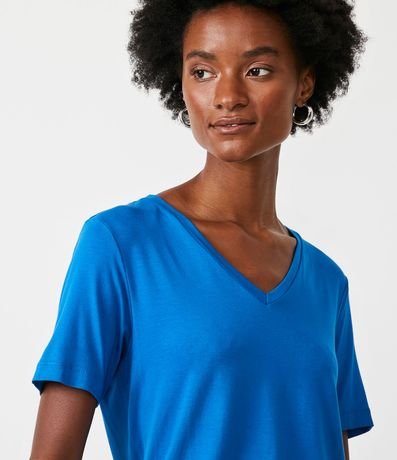 Blusa Básica en Viscosa con Escote V 4