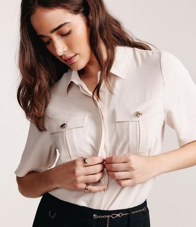 Camisa Texturizada con Bolsillos Delanteros y Botones Diferenciados