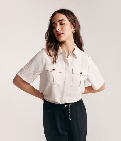 Camisa Texturizada con Bolsillos Delanteros y Botones Diferenciados 2