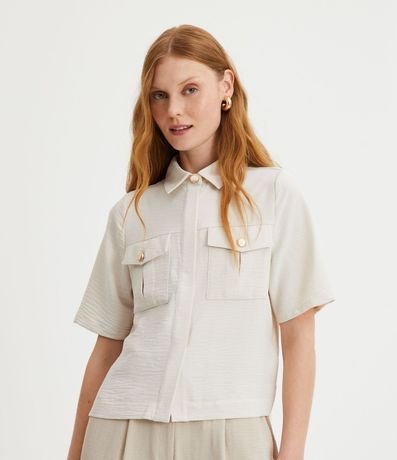Camisa Texturizada con Bolsillos Delanteros y Botones Diferenciados 3
