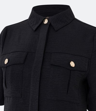 Camisa Texturizada con Bolsillos Delanteros y Botones Diferenciados 3
