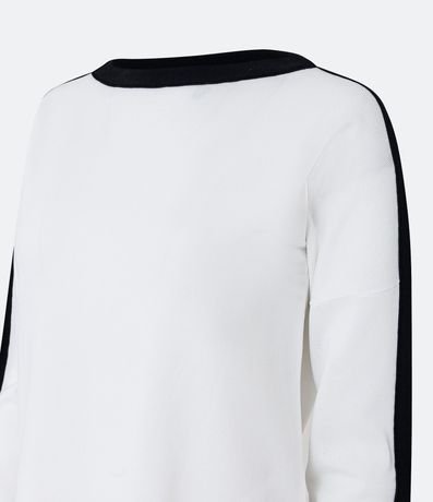 Blusa en Punto con Cuello Canoa y Detalle Contrastante 7