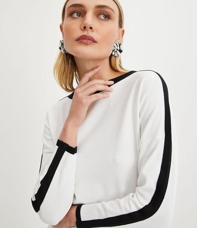 Blusa en Punto con Cuello Canoa y Detalle Contrastante 4