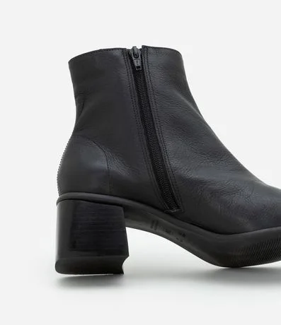 Bota Caño Mediano en Cuero con Pico Cuadrado y Tacón Grueso 4