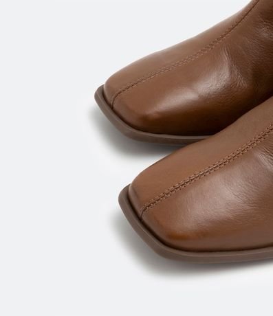 Bota Caño Mediano en Cuero con Pico Cuadrado y Tacón Grueso 2