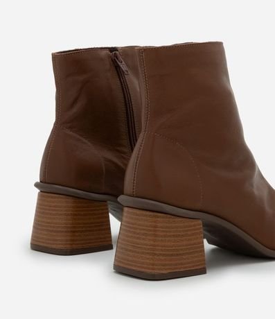 Bota Caño Mediano en Cuero con Pico Cuadrado y Tacón Grueso 5