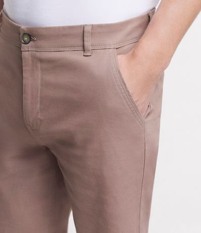 Bermuda Slim en Sarga con Elastano 9