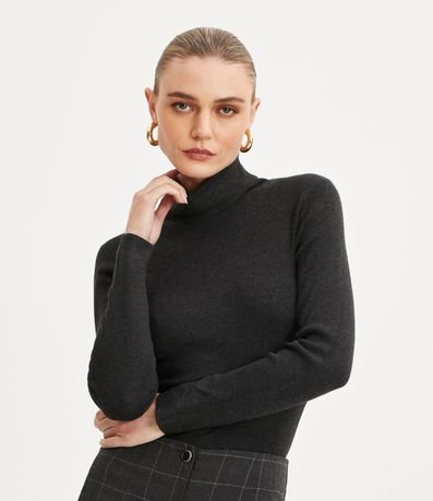 Suéter en Punto con Cuello Alto Estructurado