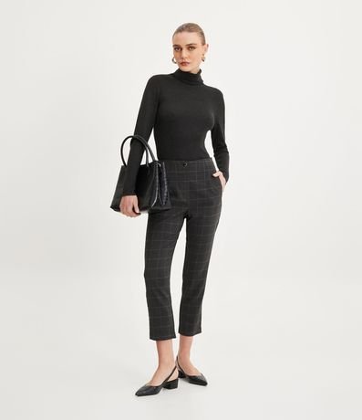 Suéter en Punto con Cuello Alto Estructurado 2