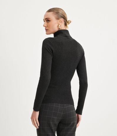 Suéter en Punto con Cuello Alto Estructurado 3