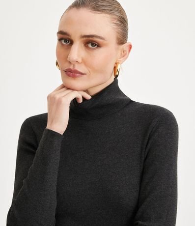 Suéter en Punto con Cuello Alto Estructurado 4