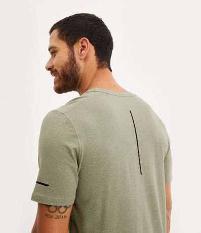 Remera Deportiva con Etiqueta en la Barra y Manga Corta 5
