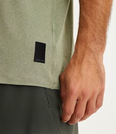 Remera Deportiva con Etiqueta en la Barra y Manga Corta 7