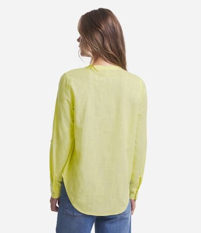 Camisa en Viscolino con Escote V 4