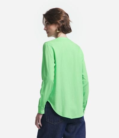 Camisa en Viscolino con Escote V 5