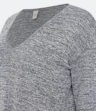 Blusa en Media Malla Texturizada con Escote V 6