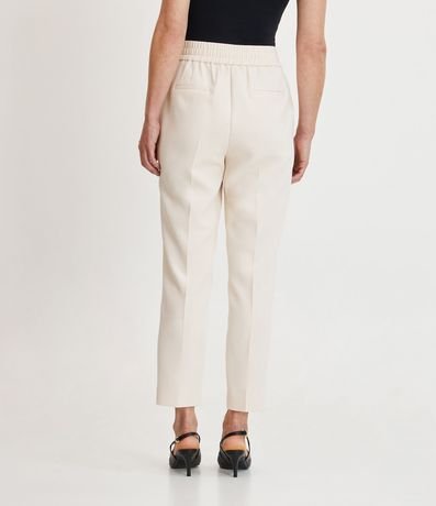 Pantalón Carrot Sastrería en Crepé Texturizado con Bolsillos 3
