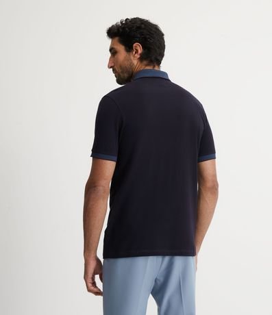 Polo Slim en Algodón con Botones y Detalles Contrastantes 3