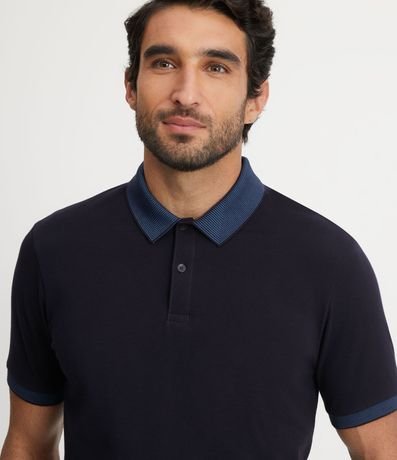 Polo Slim en Algodón con Botones y Detalles Contrastantes 4