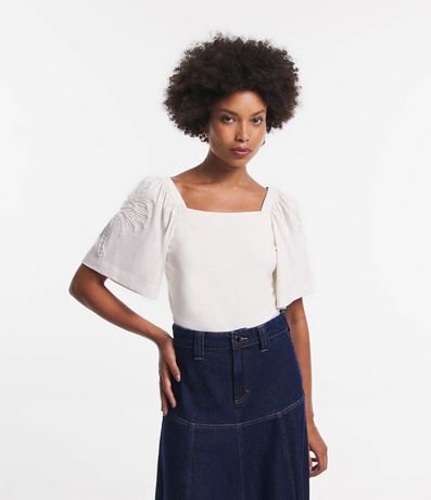 Blusa con Manga 3/4 Cuello Cuadrado y Bordado en el Hombro 1
