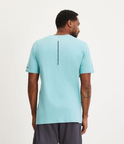 Remera Deportiva con Etiqueta en la Barra y Manga Corta 3