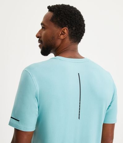 Remera Deportiva con Etiqueta en la Barra y Manga Corta 6