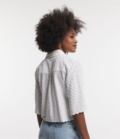 Camisa en Laise con Textura de Flores y Bajo Ondulado 3