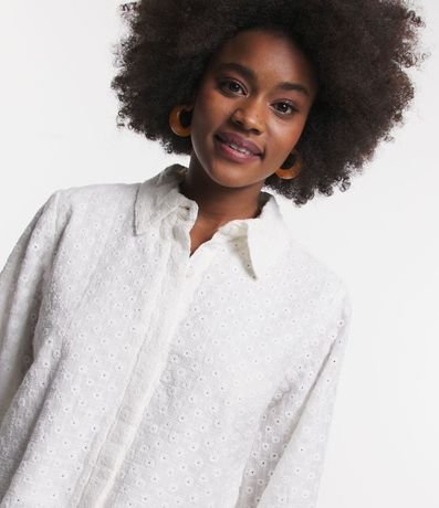 Camisa en Laise con Textura de Flores y Bajo Ondulado 4