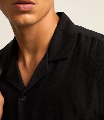 Camisa Slim en Viscosa con Textura Diferenciada y Cuello Inglés 4
