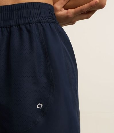 Bermuda Runner Deportiva en Microfibra Ligera con Textura de Agueros 3