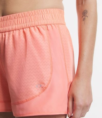 Bermuda Runner Deportiva en Microfibra Ligera con Textura de Agueros 4