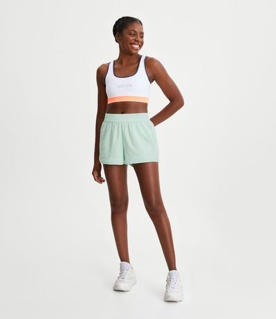 Bermuda Runner Deportiva en Microfibra Ligera con Textura de Agueros 2