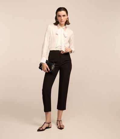 Pantalón Carrot Sastrería con Cintura Alta y Botón Contrastante
