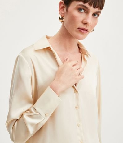 Camisa en Satén con Recortes y Botones 4