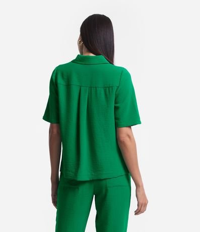 Camisa Texturizada con Bolsillos Delanteros y Botones Diferenciados 5